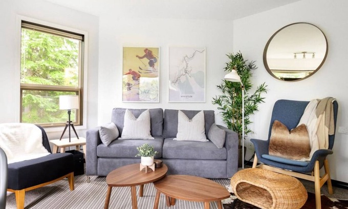 Upper Village Condo | The Aspens, Whistler Upper Village 2BR :Sleeps 5,Pool,Hot Tub& Close to Great Restaurants!