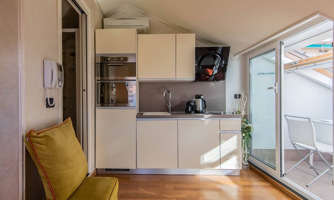 Loano Apartment | The Attic by the Sea [Old Town-Loano-Garage]