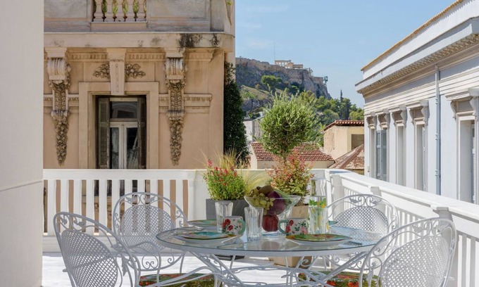 Plaka Apartment | The Avant Garde