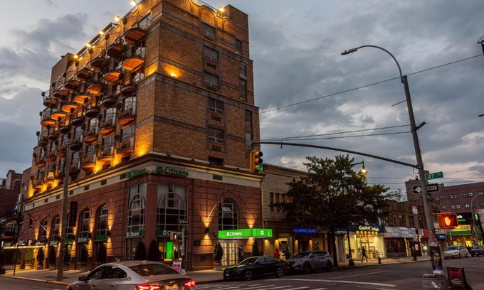 Borough Park Hotel | The Avenue Plaza