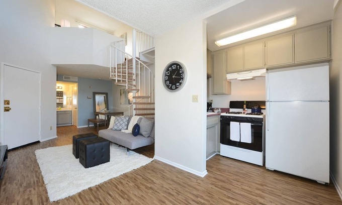 Palms Apartment | The Bagley #309