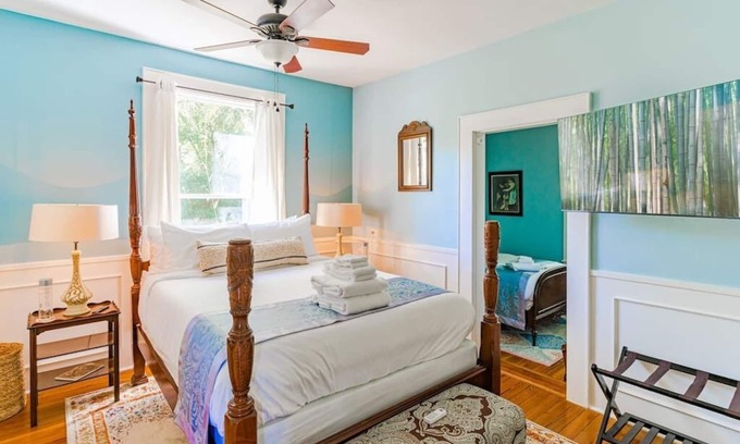 Mount Dora Hotel | The Bamboo Suite - Estate at Mount Dora: Free City Shuttle, Parking, and more!