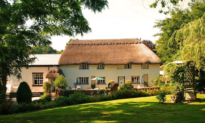 Sidmouth House | The Barn and Pinn Cottage