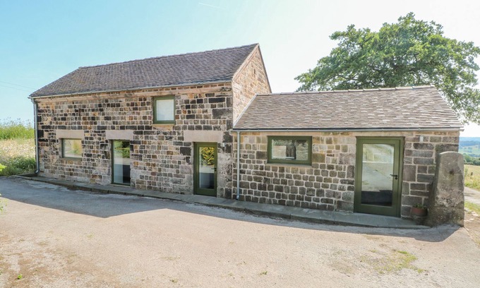 Horton Cottage | THE BARN AT CHATSWORTH FARM, family friendly in Brown Edge