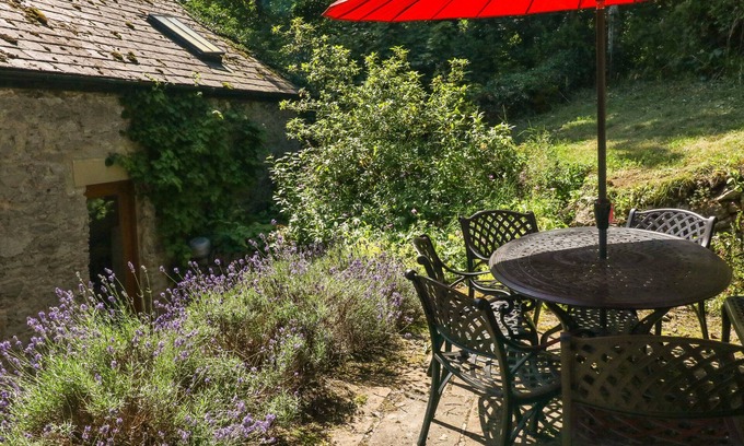 Peak District National Park Cottage | THE BARN AT SMALLDALE HALL, pet friendly, with a garden in Bradwell