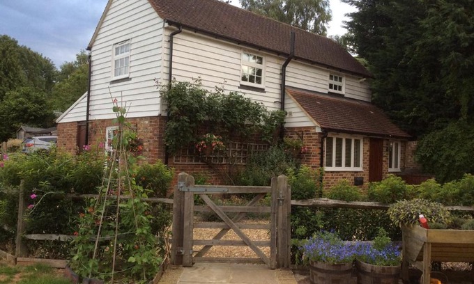 Chiddingstone Hoath Bed & Breakfast | The Barn At Woodview