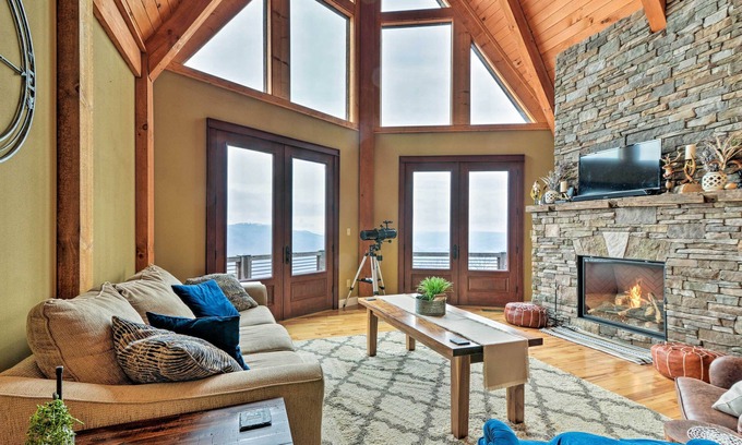 Caldwell House | The Barn House: Caldwell Mtn Retreat w/Hot Tub!