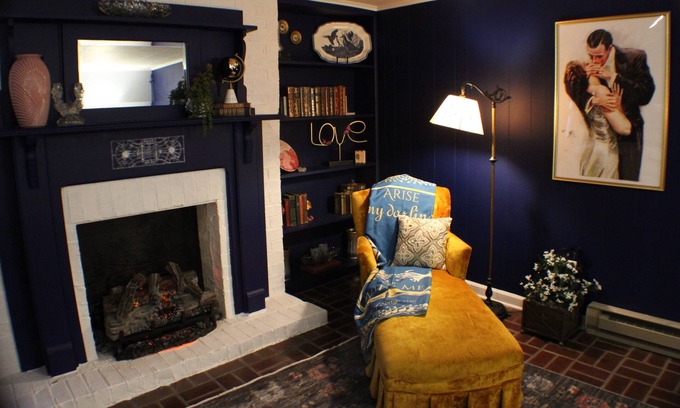 Abingdon Apartment | The Barter Green Room in Downtown Abingdon, The Barter Green Room in the heart of downtown Abingdon