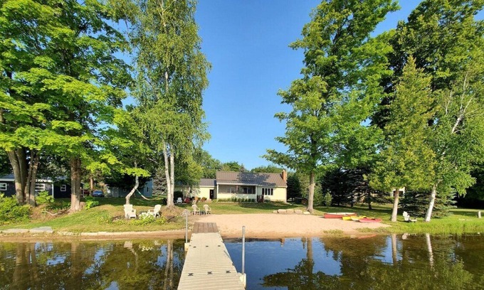 Elk Rapids Cabin | The Bass Bay Getaway - LAKEFRONT & GORGEOUS!