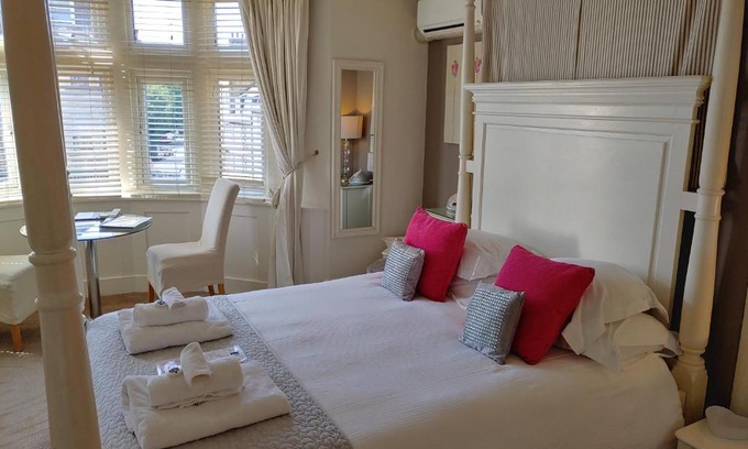 Bath Bed & Breakfast | The Bath House Boutique B&B - IN-ROOM Breakfast - FREE parking