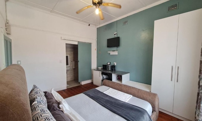 Quigney Beach House | The Beach Hide