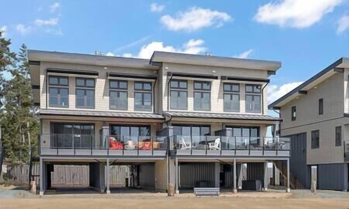 Black Creek Apartment | The Beach House at Saratoga: Oceanfront Escape