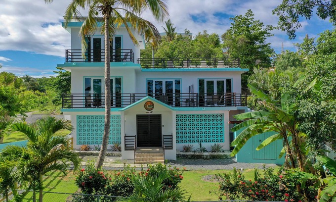 Puntas House | ★ The Beach Pad - Sleeps 20 - Puntas - Steps to Sandy Beach ★