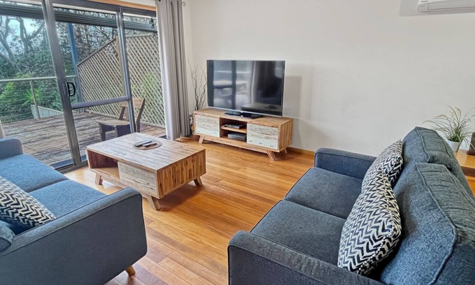 Lake Cathie House | The Beachfront - 5 bedroom holiday home in Lake Cathie