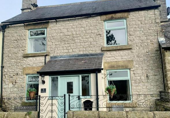 Tideswell House | The Beautiful Bobbin - Premium Cottage with views, local walks, wood burner & pubs
