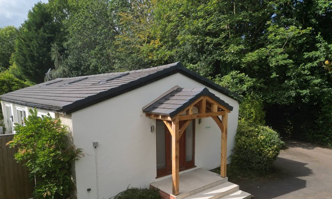 Norley Cottage | THE BEECHES, romantic, character holiday cottage in Norley