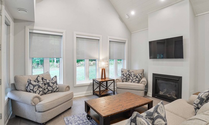 Minett House | The Belle Cottage (#39)