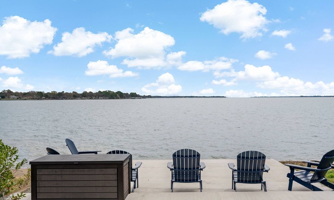 Gun Barrel City House | The Bellevue Cottage