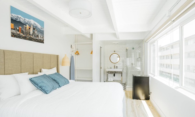 Belmont Shore Hotel | The Belmont Shore Inn