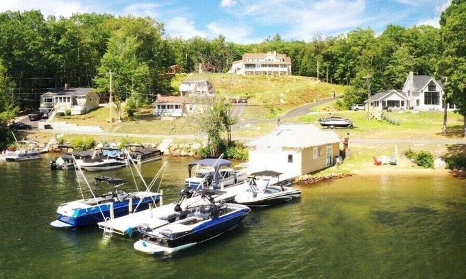 Laconia Cabin | THE BEST. Lake Spectacula view. Sleeps up to 5 discount for long term rental ,