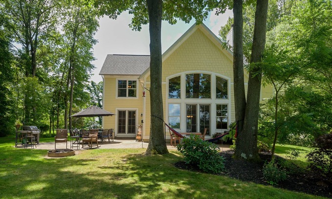 Decatur House | THE BEST MODERN, BIG, WATERFRONT, BEAUTIFUL LAKEHOUSE- 2 HRS FROM CHICAGOLAND