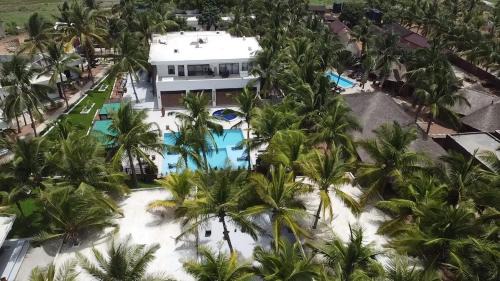 Nyanyanu Hotel | The Big Blue Resort & Spa