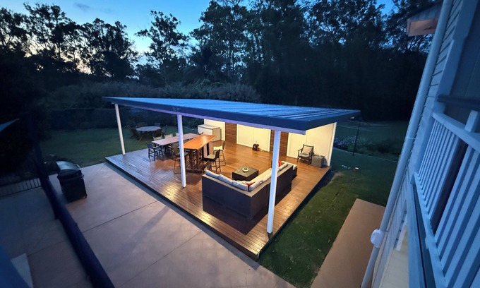 Logan Village House | The Big Family House with Inviting Swimming Pool and Close to Theme Parks.