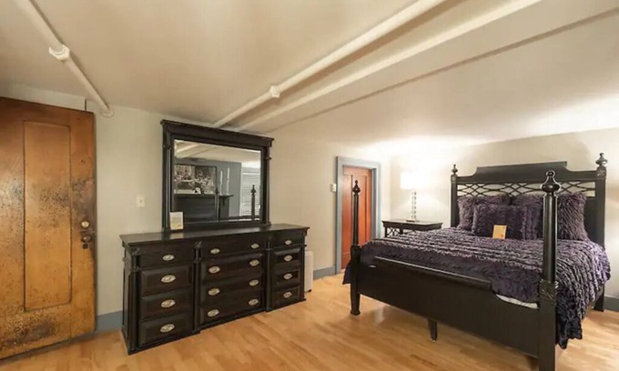 Orange House | The Biltmore Suite in historic Holladay House