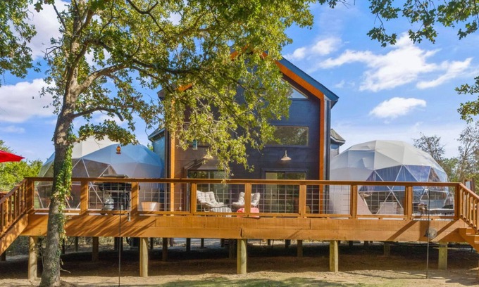 Paige Cabin | The Bird House | 8 Beds 2 Baths