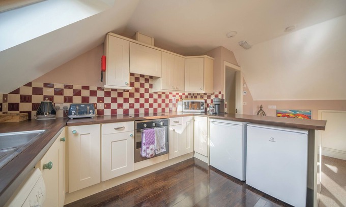 Garrettstown Cabin | The Bird House - Woodland & Coastal Lodge nr. Kinsale and Old Head Golf Course