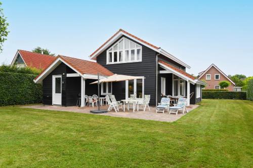 Zeewolde Villa | The Black House - Luxurious Holiday Villa Zeewolde