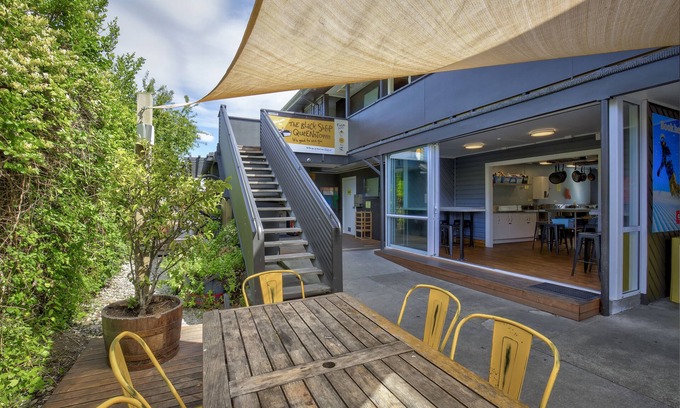 Queenstown City Centre Hostel | The Black Sheep Backpackers