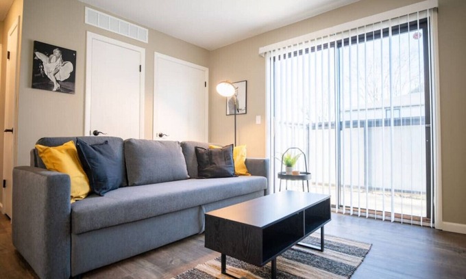 Sunnyland Apartment | THE BLACK STRAT – an iconic, new age apartment