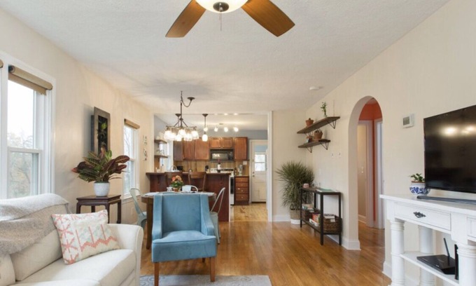 Weaverville House | The Blue Bungalow in Downtown Weaverville. Walk to Main Street.