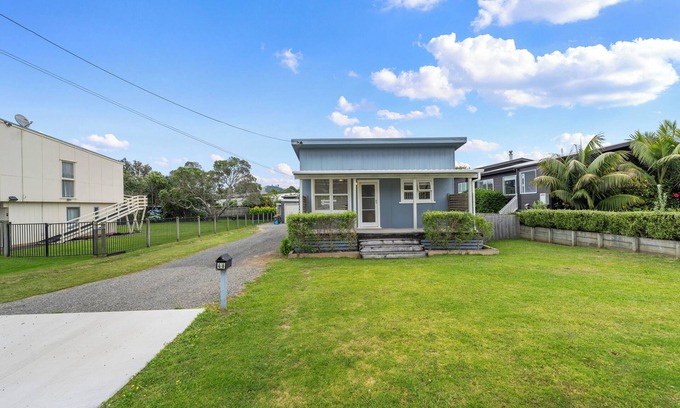 Waihi Beach House | The Blue Cottage - Waihi Beach Holiday Home
