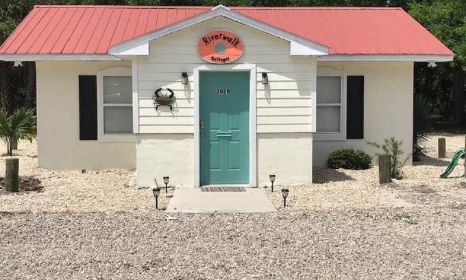 Carrabelle House | The Blue Crab at Riverwalk Cottages Unit 202B