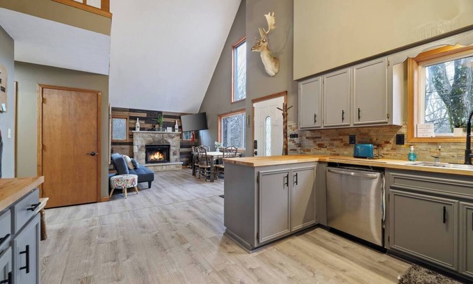 Albrightsville Cabin | ๐ก The Blue Escape โ Your Perfect Pocono Retreat! ๐ก