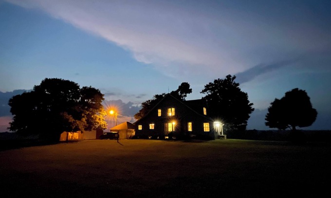 Galt House | The Blue Farmhouse: a quiet place to relax and enjoy the country life!