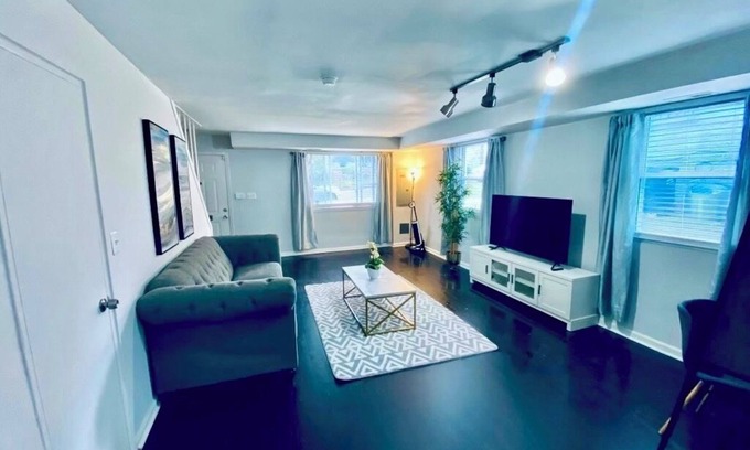 Deanwood House | The Blue House 3-bedroom house in DC
