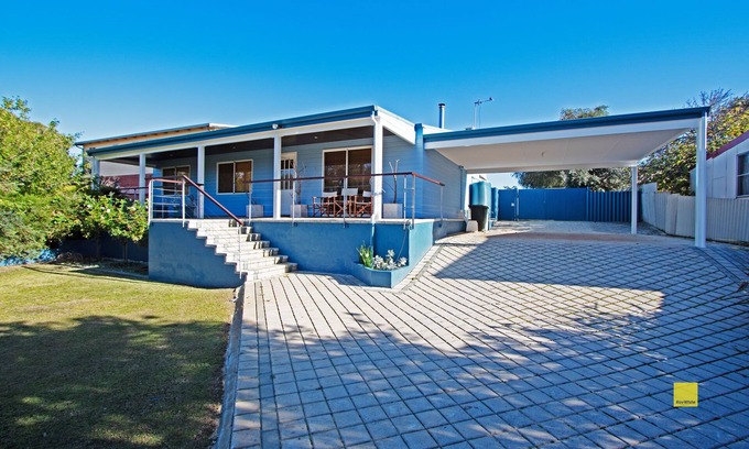 Jurien Bay House | The Blue House: 4 BR, 2 BA House in Jurien Bay, Sleeps 7