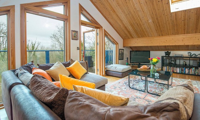 Penally Cottage | The Blue House, Holiday Cottage Trefloyne, Near Tenby , Sleeps 6, 3 bedrooms, bathrooms