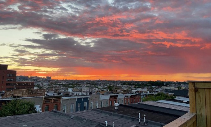 Highlandtown House | The Blue House! Modern+ Rooftop deck+ Parking