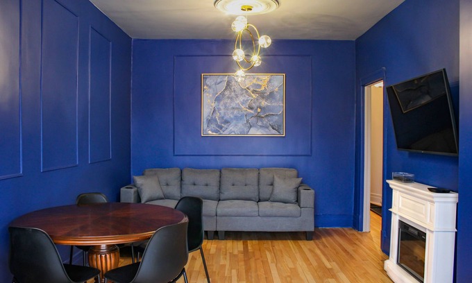 Hochelaga Apartment | The Blue Lounge | Subway nearby | Parking ($)