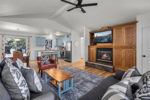 Orchard District House | The Blue Rhodie