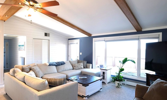Forest Lake House | The Boathousen4 Bed 2 1/2 Bath Lake Homen