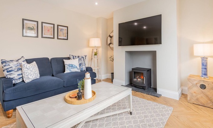 Silverdale Cottage | The Bolt Hole -Luxury 3 bed cottage with hot tub!