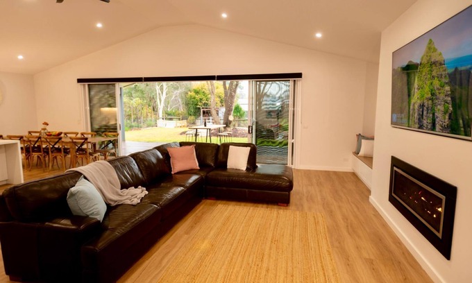 Porepunkah House | The Bonnie Ray - This brand new gem is a masterpiece of style and design.