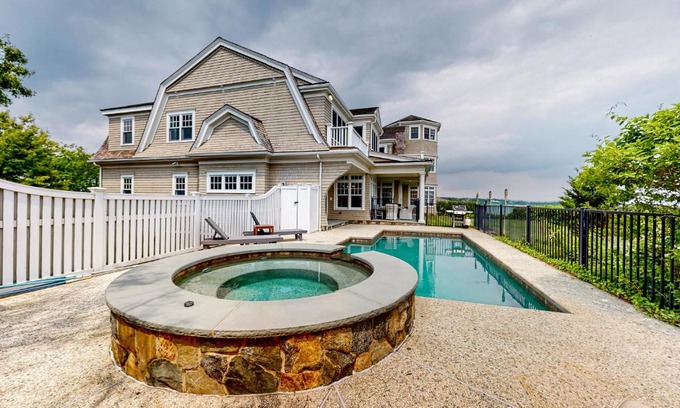 Cedar Bushes House | The Bonnieview