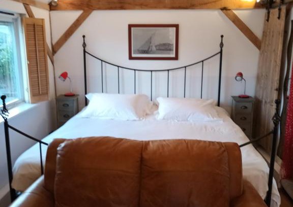 Haslemere Apartment | The Bothy - Studio Oak Frame Barn in Rural AONB