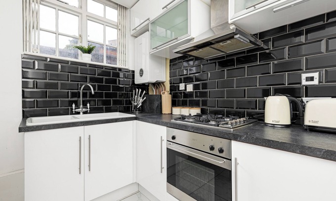 Bromley North Apartment | The Bow Road Collection